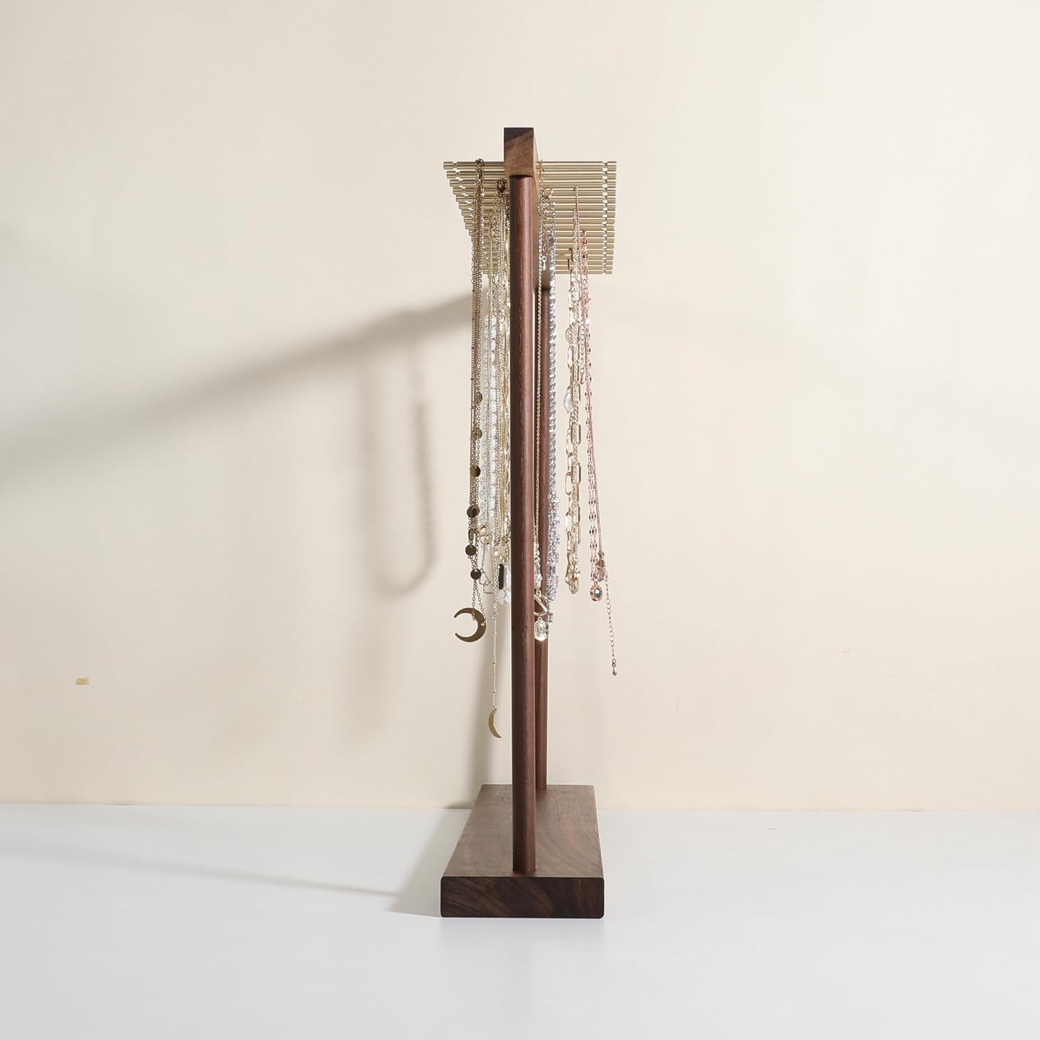 GemeShou Large necklace hanger shelf with 17 copper bars, Wooden jewelry storage organizer rack for hanger necklace bracelet, necklace display stand for boutique store【Walnut】