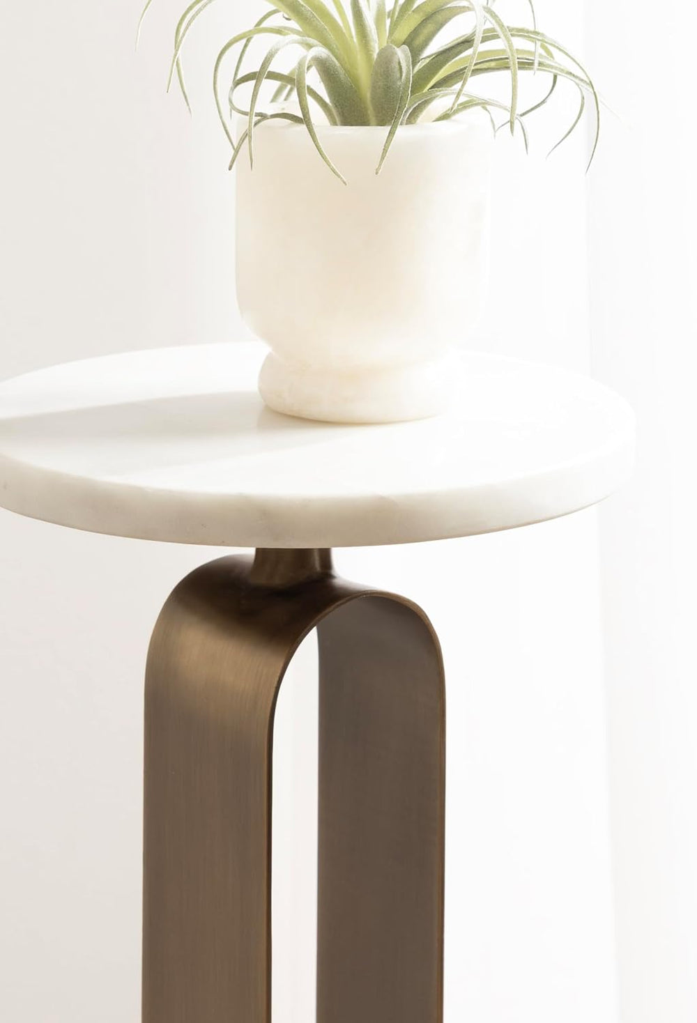 Kate and Laurel Helio Modern Round Marble Drink Table, 8 x 8 x 24, White and ...