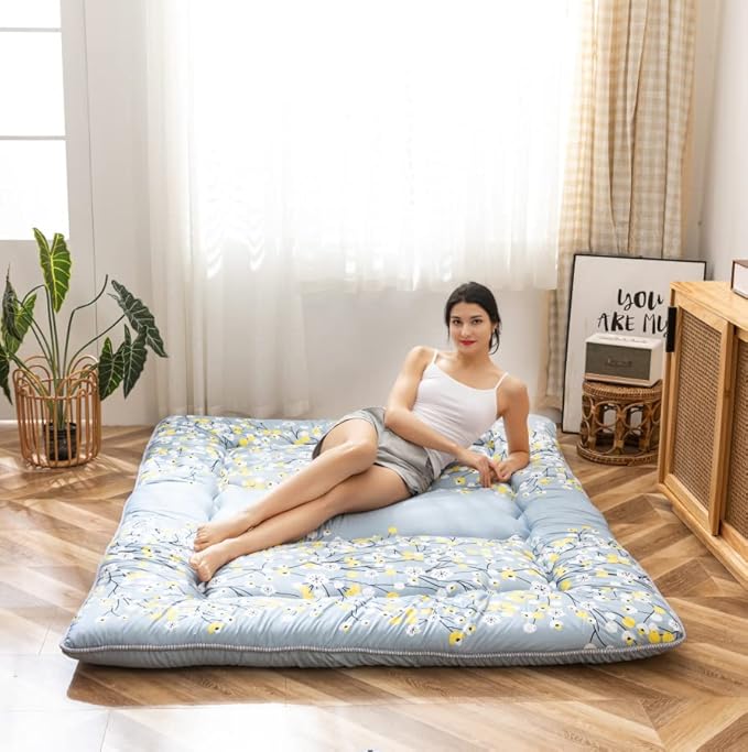 MAXYOYO Little Floal Japanese Futon Floor Mattress, Bed Mattress Topper Portable Thick Sleeping Pad Floor Bed Roll Up Camping Mattress Folding Couch Bed Mattress Pad for Guest Room, Queen Size