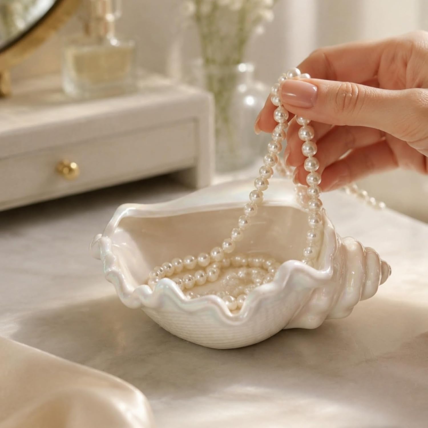 Ocean-Themed Cermaic Jewelry Tray,Ceramic Home Decor Jewelry Storage Plate for Jewelry,keys,watches and Accessories,Exquisite creative decorative Home Decor (Pearl-colored conch shell)