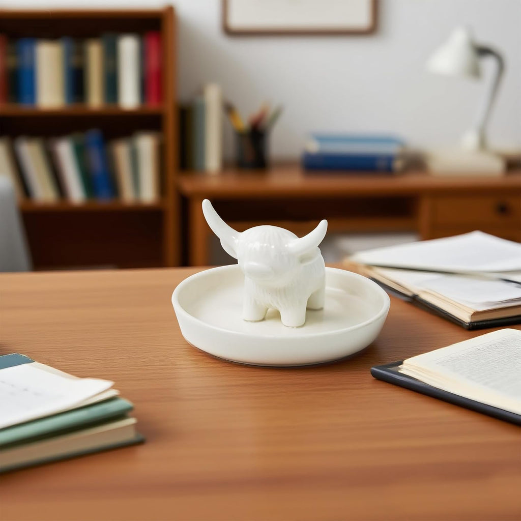 YOBRO Ceramic Highland Cow Ring Holder with Circular Tray, Farmhouse & Bohemian Style - Cute Unique Women Gifts, Jewelry Plate Organizer for Bathroom, Office, Home, Desk Decor