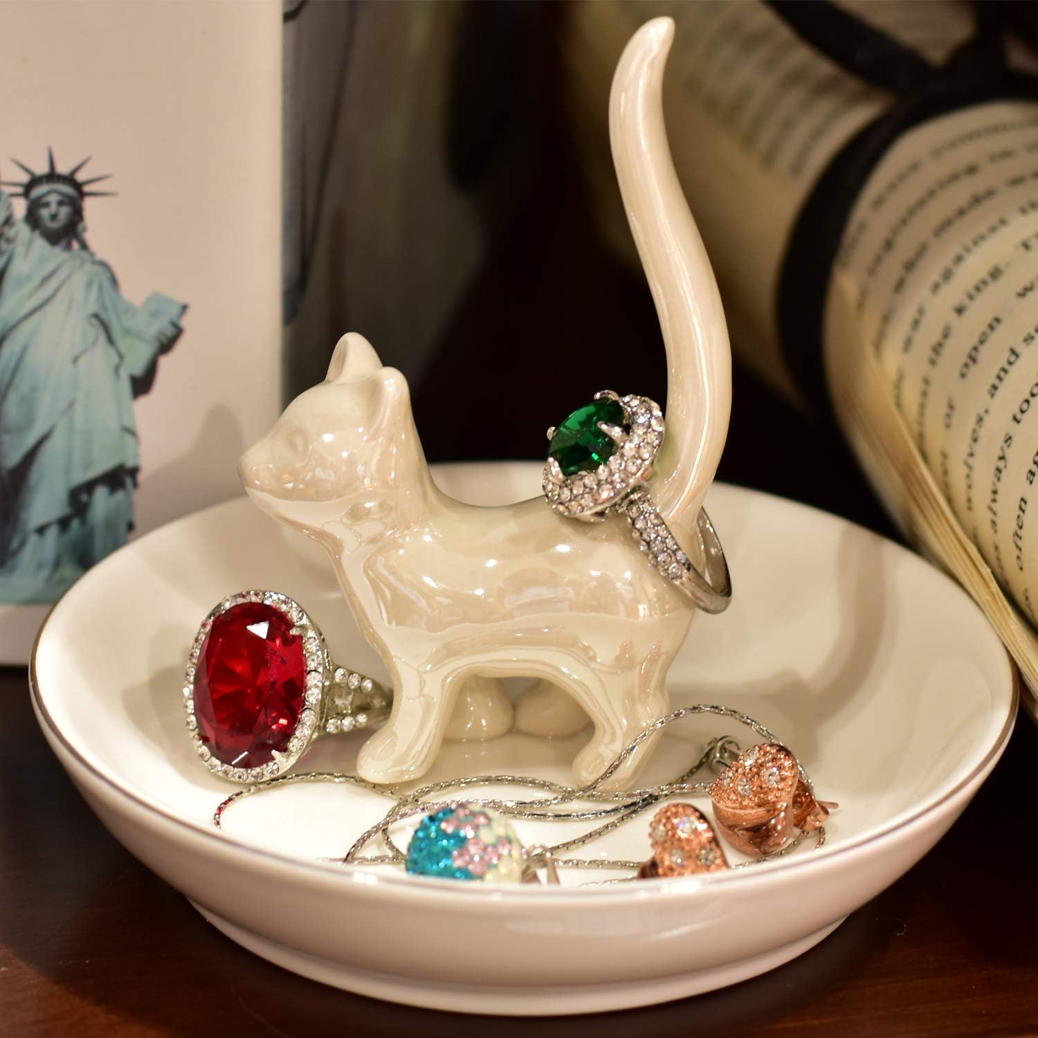 ROSA&ROSE Cat Ring Holder Trinket Tray Ceramic Jewelry Dish Decorative Ring Holder/Trinket Tray Engagement Wedding Birthday Gifts for Women Her(Pearl White)
