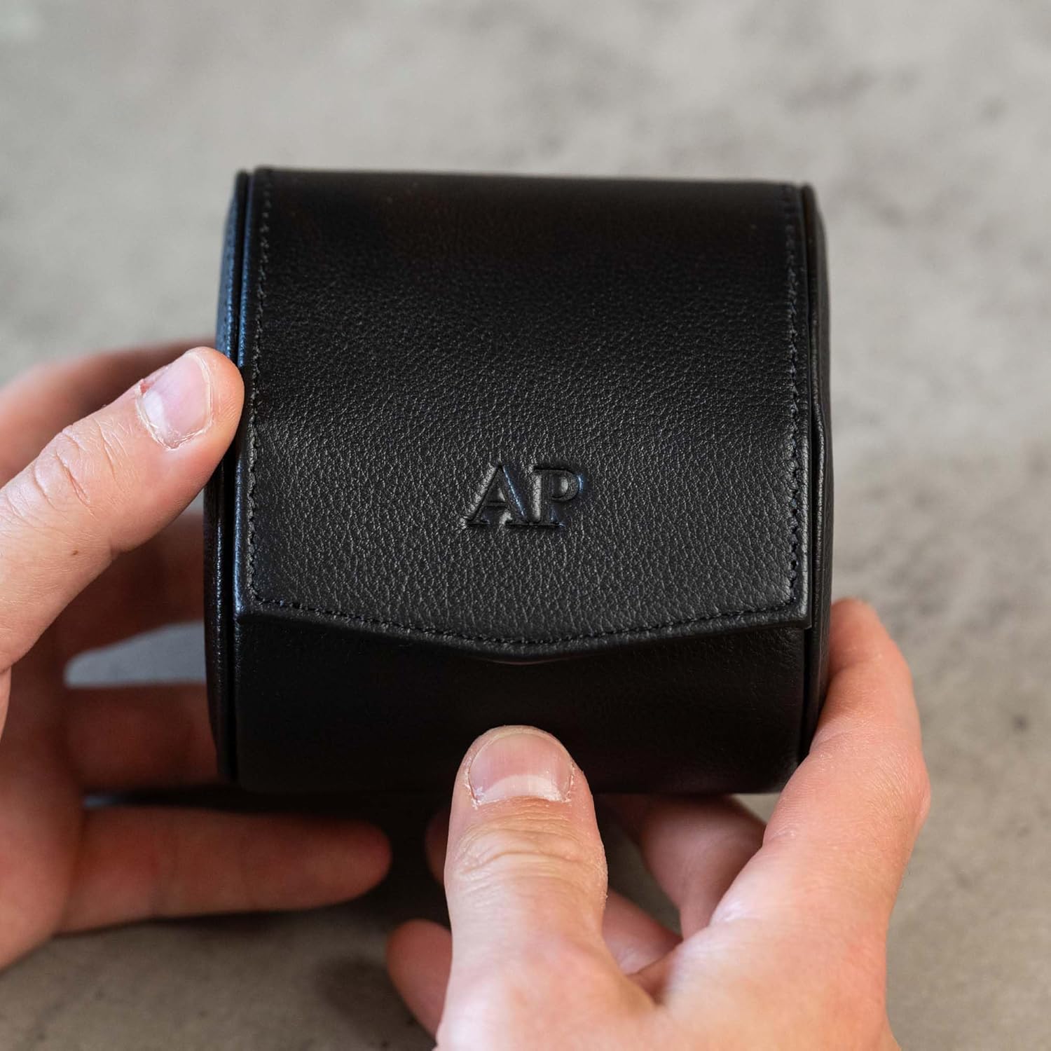 DailyWatch | Personalized Watch Roll Travel Case For 1 Watches - Handmade Genuine Leather Travel Case With Custom Engraving of Name or Initials - Black Cherry