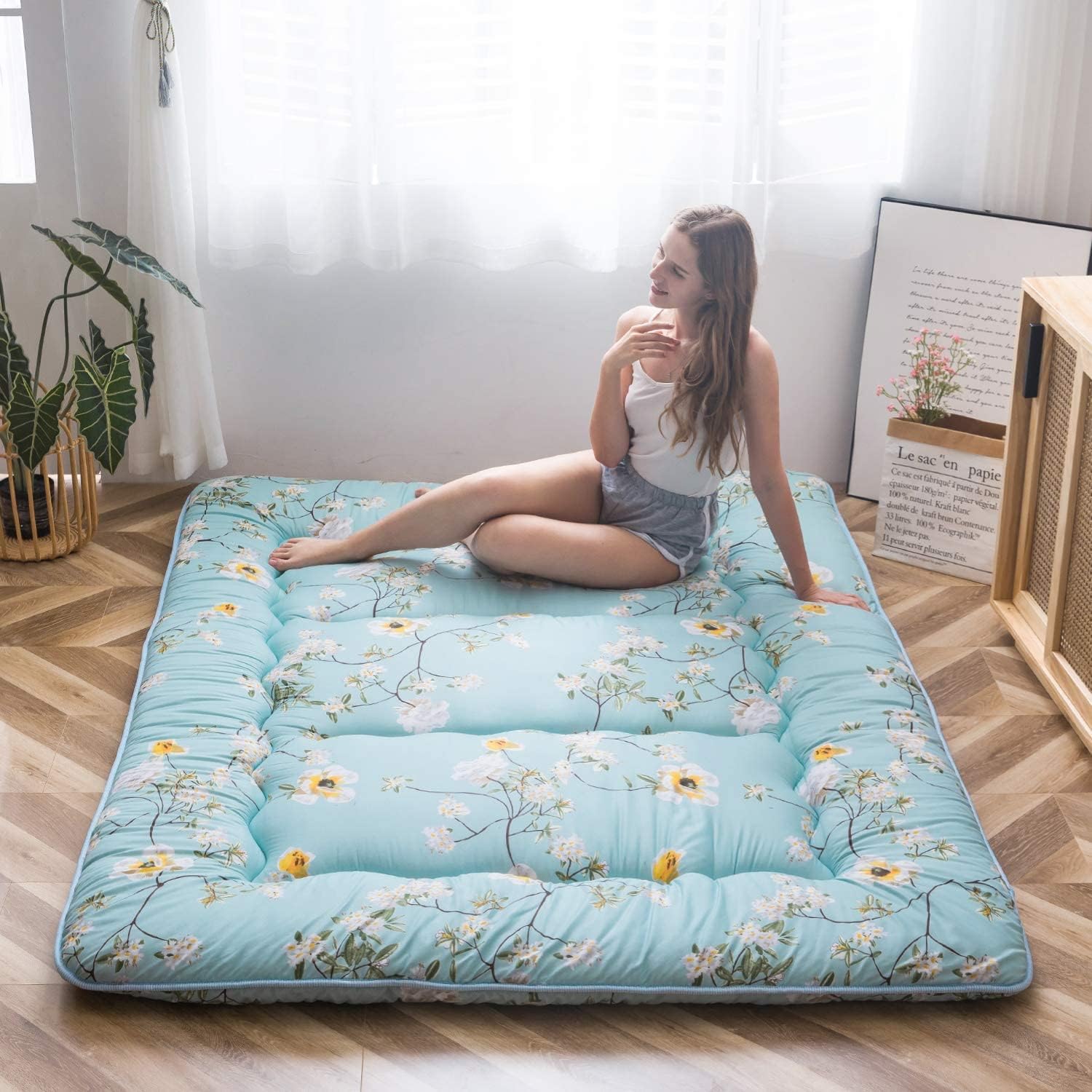 MAXYOYO Rustic Floral Korean Floor Mattress Japanese Futon, Foldable Roll Up Camping Lounger Couches and Sofas Mattress Topper Queen Size