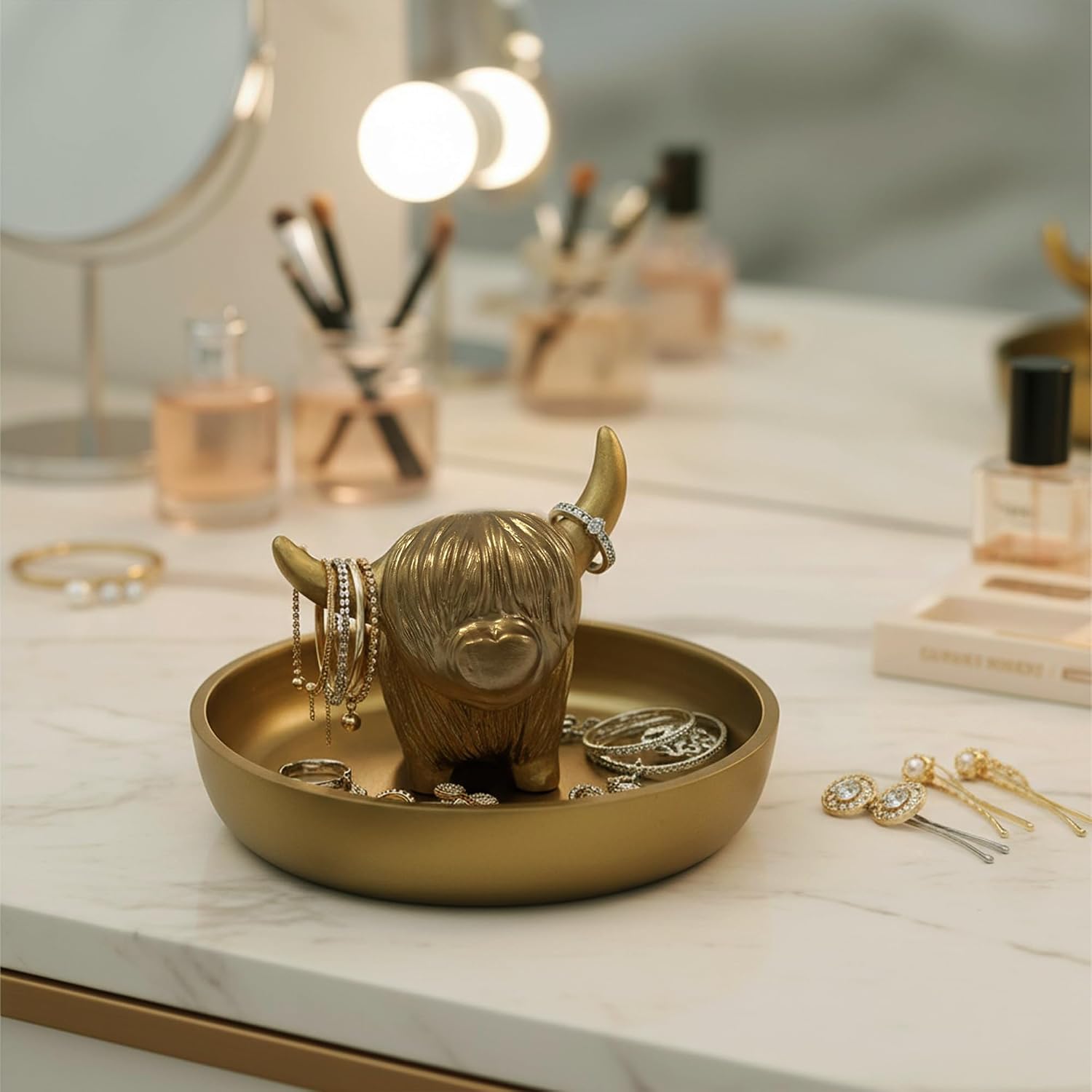 Golden Highland Cow Ring Stand with Circular Dish - Cute Cow Jewelry Organizer Holder, Unique Home Office Desk Decor for Women, Resin Ring Plate Tray Gift (5.9x5.9x3.94 Inches)