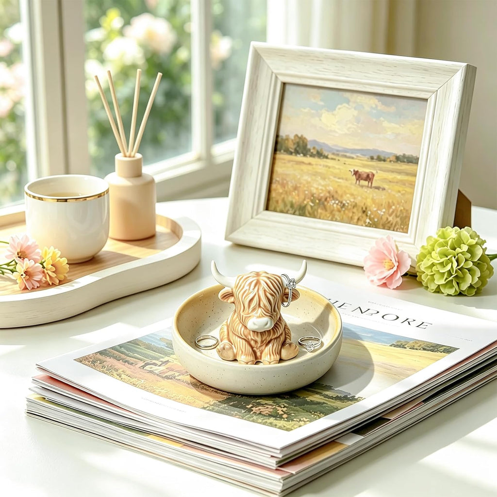 Highland Cow Gifts for Women, Ceramic Highland Cow Ring Holder with Circular Tray, Wedding, Christmas, Birthday Gifts for Women, Mom, Wife, Farmhouse & Bohemian Style Jewelry Holder for Desk Decor