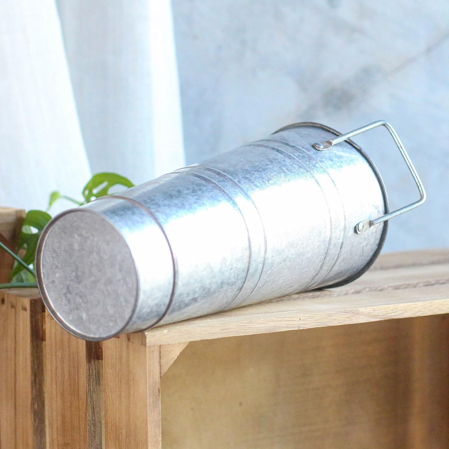 Multipurpose Sturdy Metal Vase Stand Holder Freestanding Decorative Rack for Canes Walking Stick and Magazines