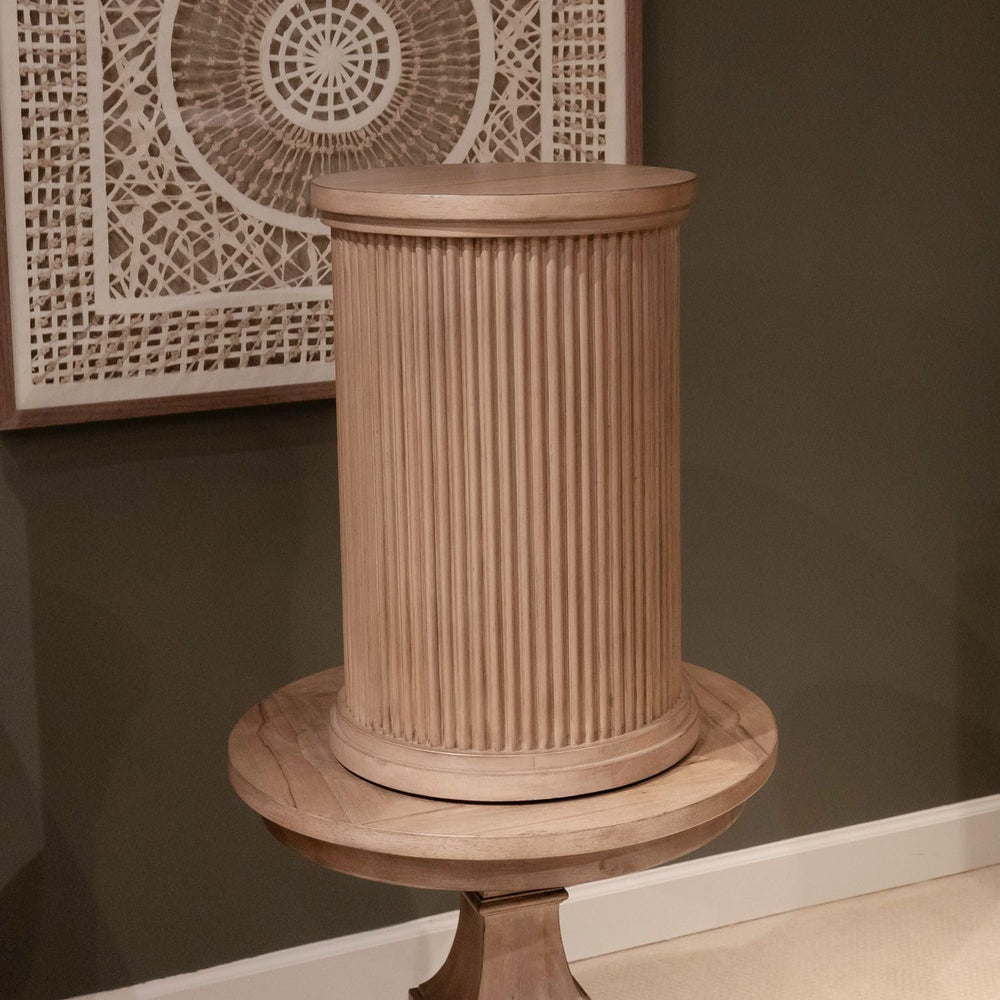 Liberty Furniture Haven Hills Round Chairside Table for Living Room Tradition...