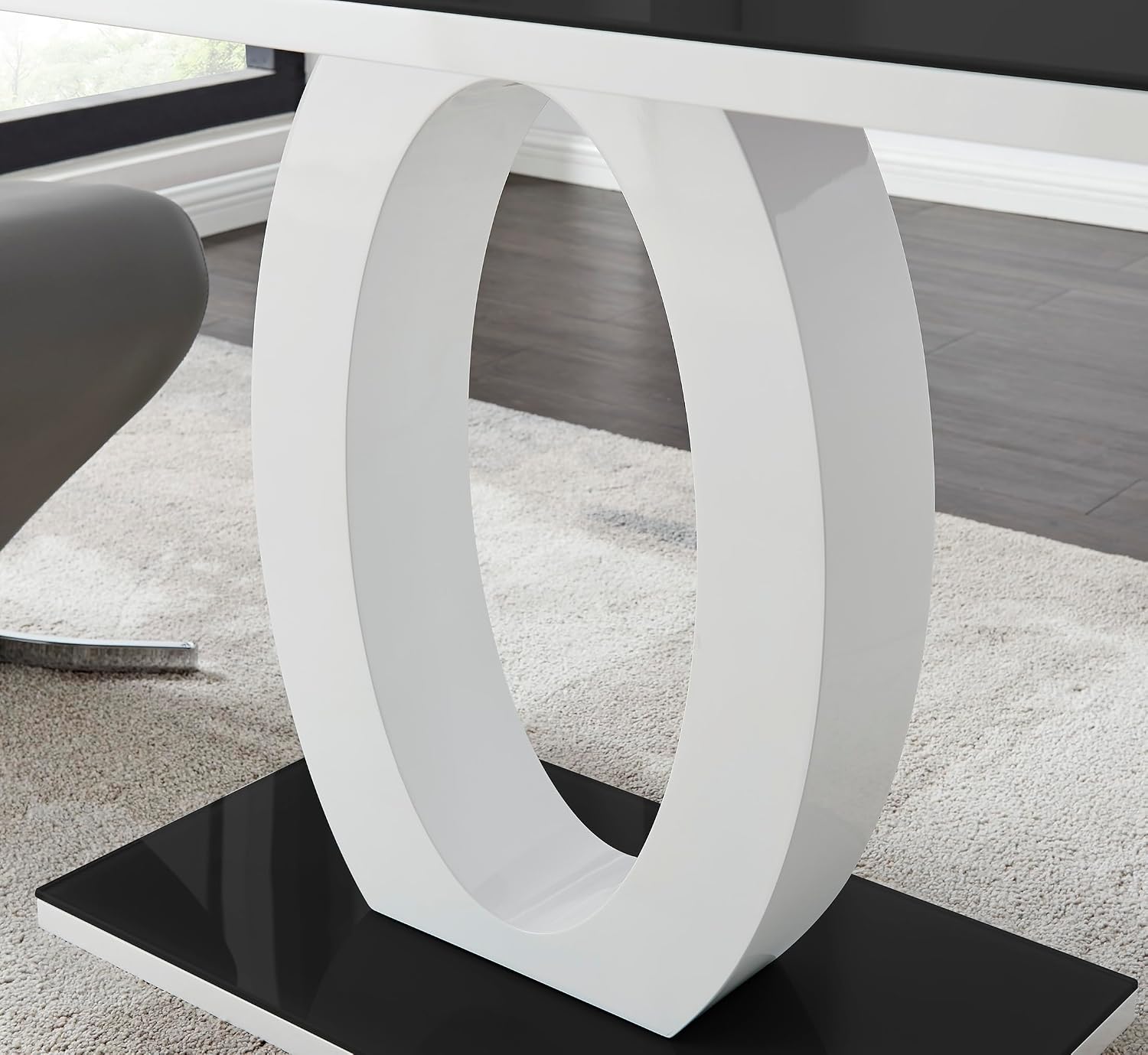 Furniturebox UK Giovani Black & White High Gloss Glass Dining Table with 4 Willow Chairs (Black & White High Gloss Glass Dining Table Set with 4 Elephant Grey Willow Chairs)