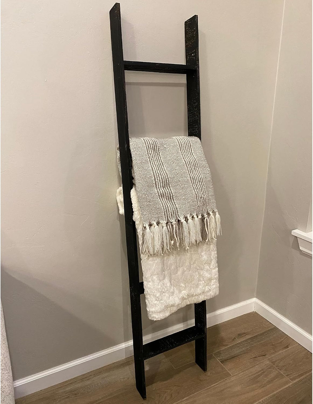 BARNWOODUSA Reclaimed Wood Bookcase Ladder 5 Foot, 5-Foot, Black | Instant Style Upgrade: Elevate your space with a chic, classic blanket storage solution!