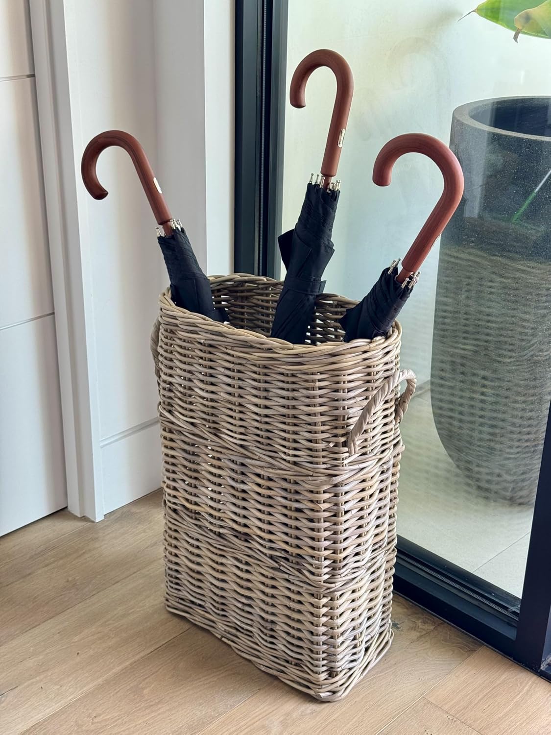 Kouboo Oval Rattan Kobo Umbrella Holder, Freestanding Umbrella Stand and Rack with Drip Tray for Home, Office or Business Entryway