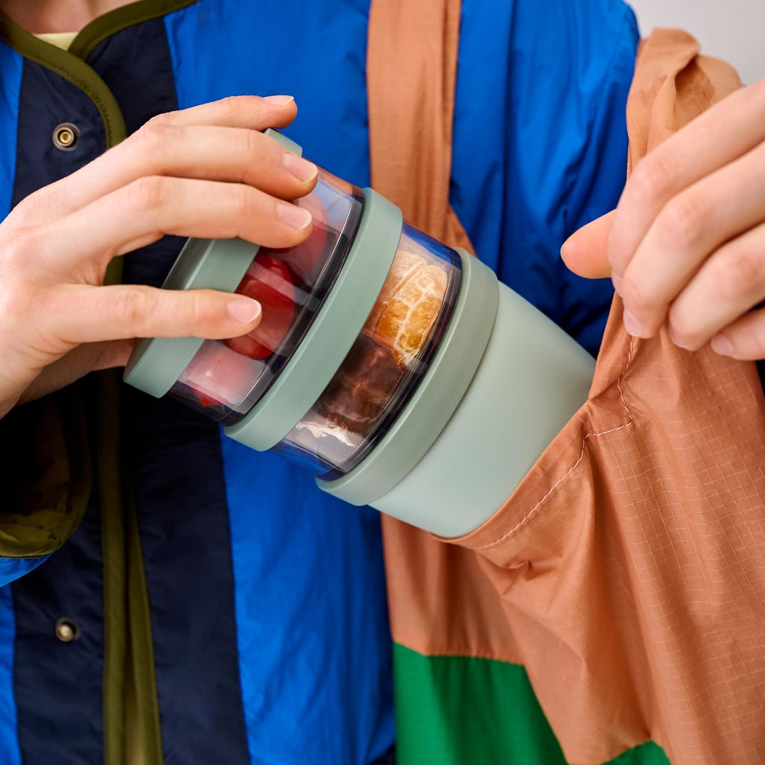 Mepal - Cereal cup compartment Ellipse - Cereal cup To Go - Space for snacks and toppings - Easy rotation opening - Dishwasher safe - 200 ml - Nordic blue