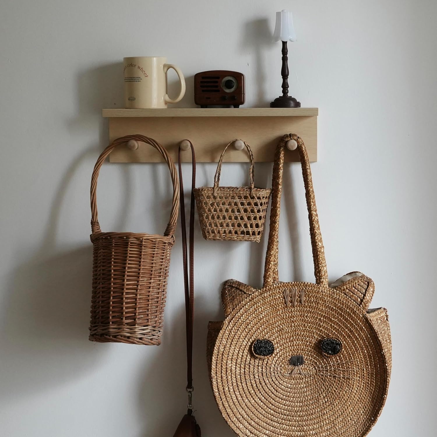 Entrance Coat Rack ，Coat Hooks, Wall-Mounted Wooden Hook Rack, Wall-Mounted Shelves are Very Suitable (Birch Colored Veneer)