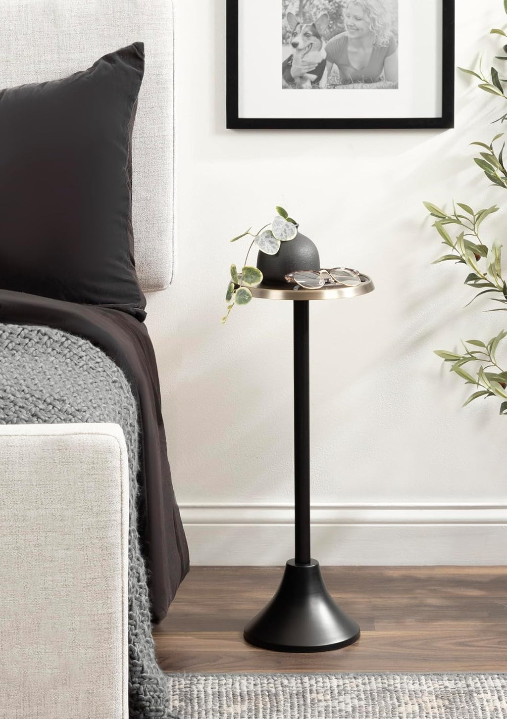 Kate and Laurel Sanzo Modern Pedestal Drink Table; 9 x 9 x 23; Antique Brass and Black; Decorative End Table with Hammered Tabletop for Use as Small Plant Stand or Living Room Martini Table