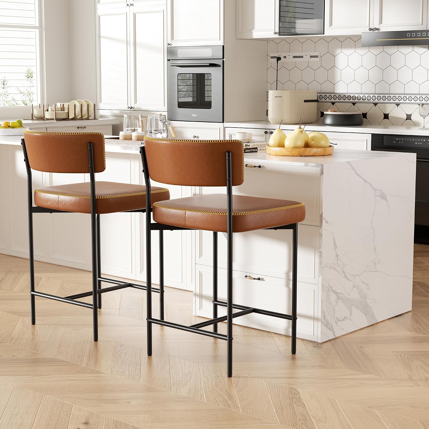 Bar Stools Set of 4, Faux Leather Counter Height Barstools with Curved Back, 25 Inch Upholstered Bar Chairs, Modern Counter Stools for Kitchen lsland, Caramel