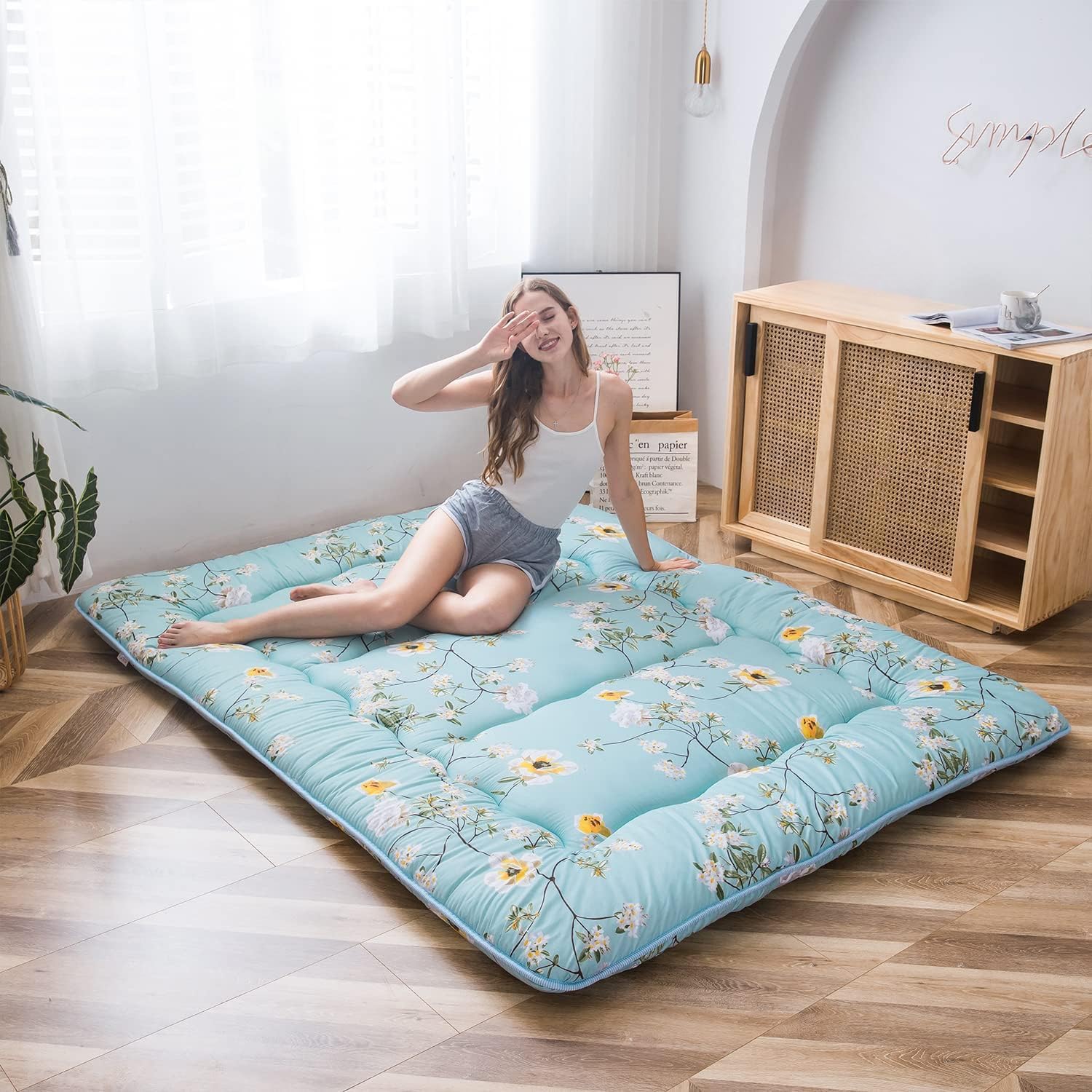 MAXYOYO Rustic Floral Korean Floor Mattress Japanese Futon, Foldable Roll Up Camping Lounger Couches and Sofas Mattress Topper Queen Size