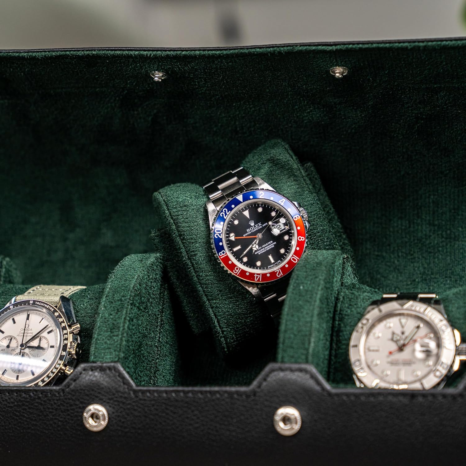 DailyWatch | Watch Roll Travel Case For 4 Watch | Luxury Watch Case In Genuine Black Leather With Soft Velvet Interior | Watch Case Protect, Store, & Display Your Watches | Black Green