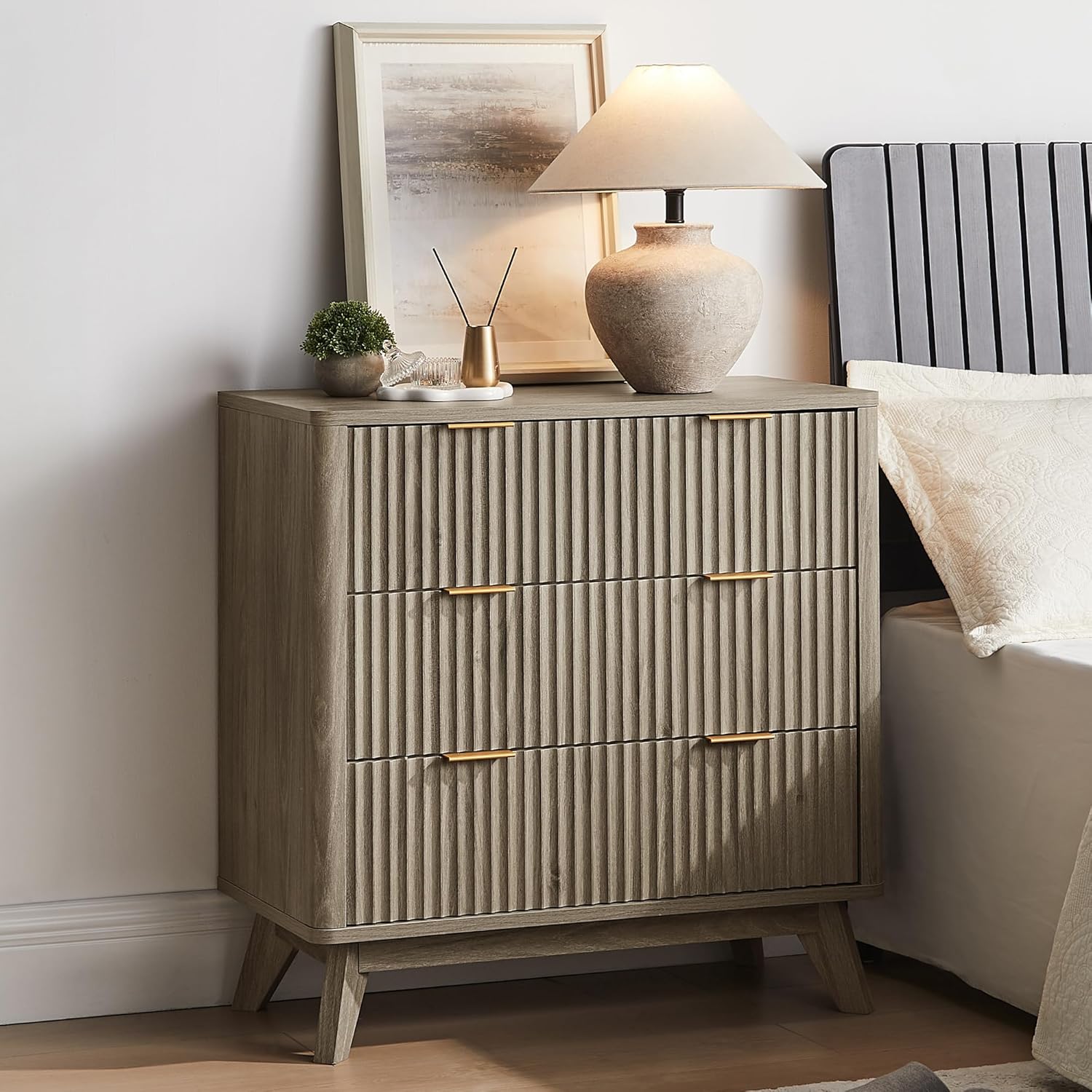 T4TREAM Fluted 3 Drawers Nightstand, Oversized Extra Large Modern Side Table, End Table Bedside for Bedroom, Living Room, Curved Profile Design, Grey Alder