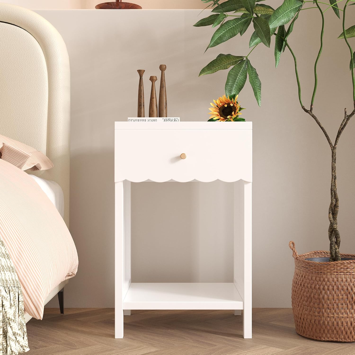 Night Stand Nightstand with Drawer and Open Shelf, Cute Scalloped Edge Bedside Table for Girls Bedroom, Modern Wood End Table, Coquette Preppy Room Decor Bedroom