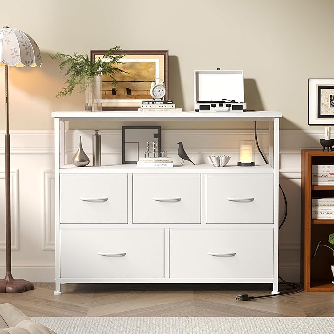 DUMOS TV Stand, Dresser with 5 Fabric Storage Drawers, Media Console Featuring Open Shelf, Fabric Storage Cabinet with Charging Station, Compact Entertainment Unit for Bedroom, Living Room, White