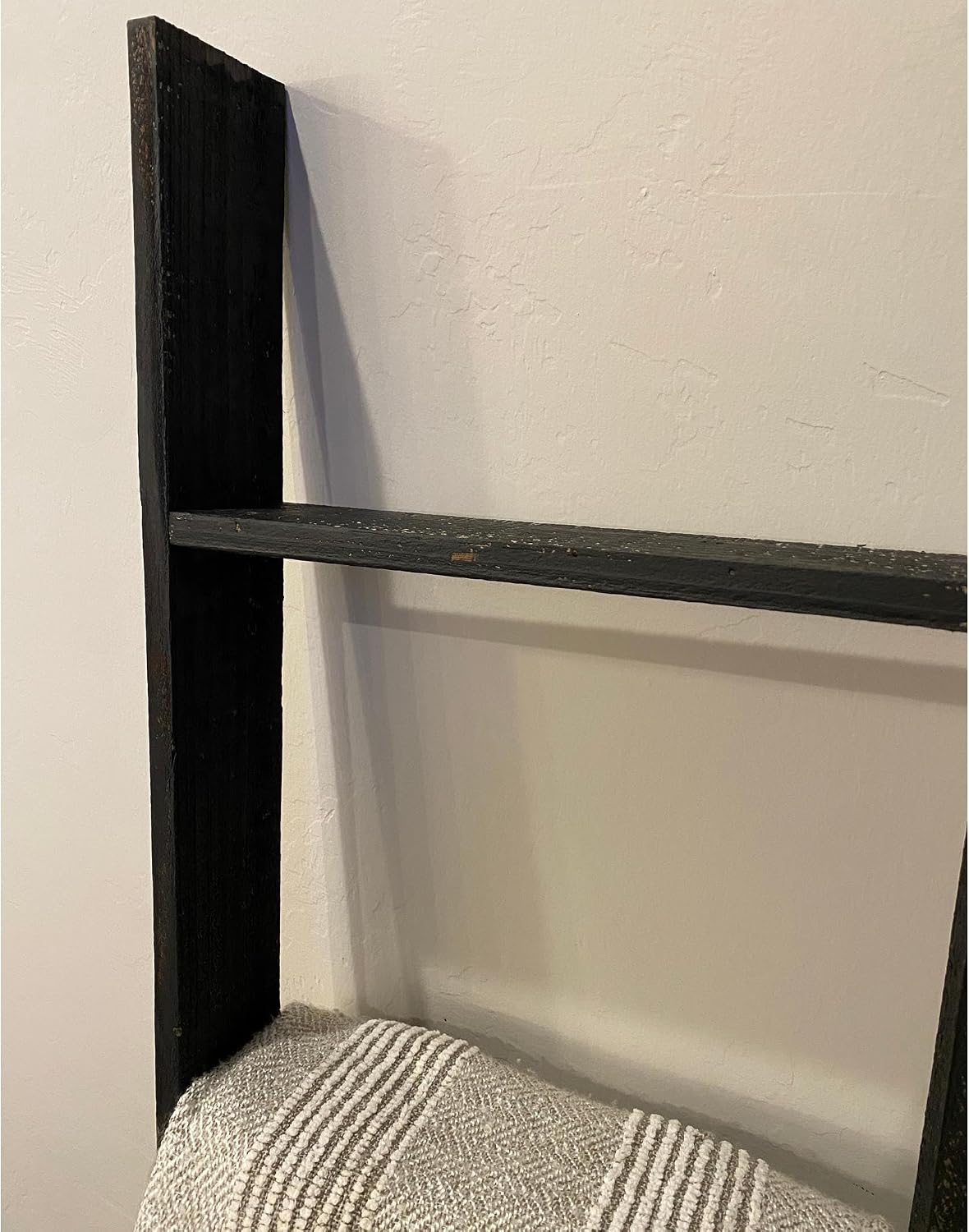 BARNWOODUSA Reclaimed Wood Bookcase Ladder 5 Foot, 5-Foot, Black | Instant Style Upgrade: Elevate your space with a chic, classic blanket storage solution!