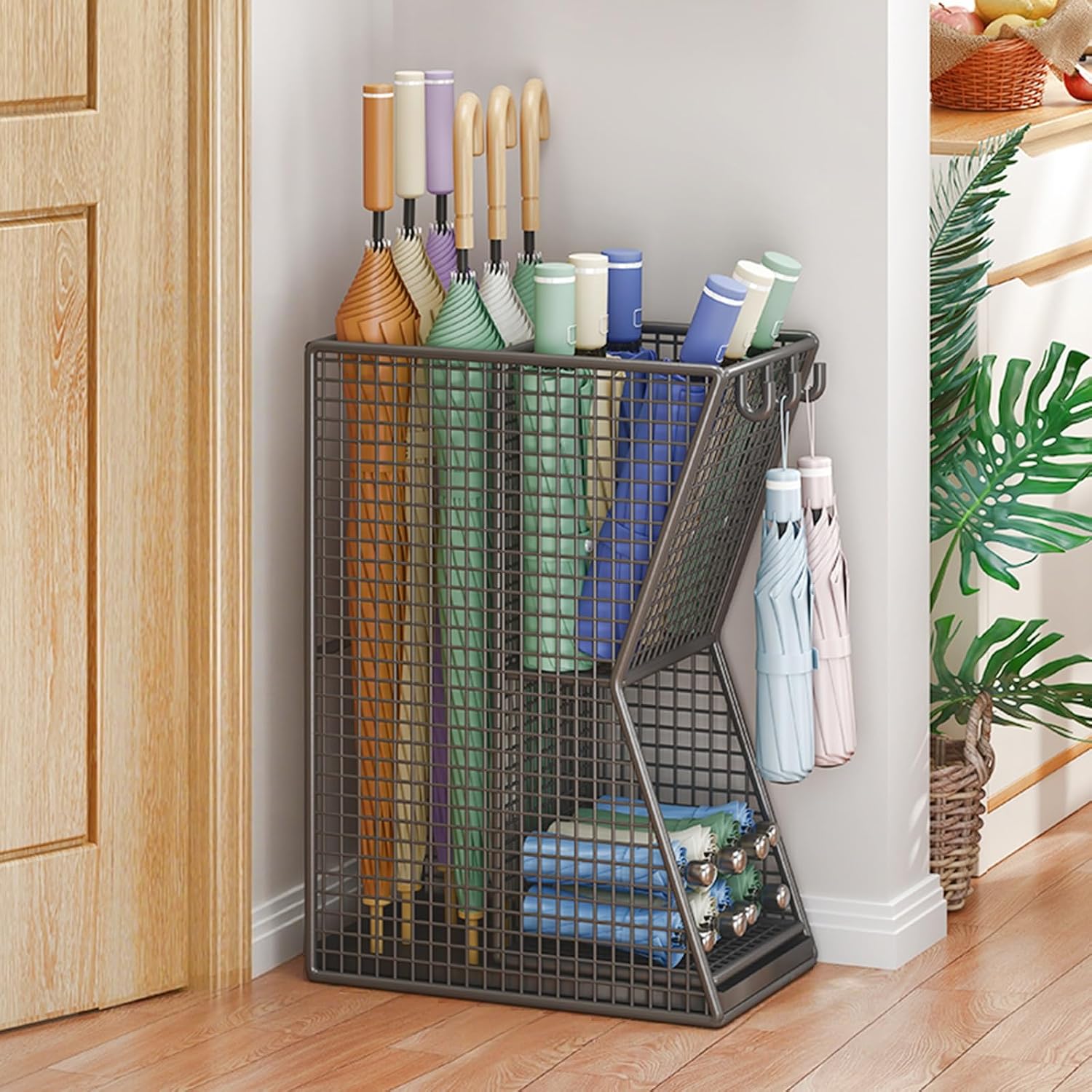 Commercial Metal Umbrella Stand Indoor Large-Capacity Entrance Umbrella Storage Rack with Removable Drip Tray Indoor Hotel Corridor Entrance Metal Stand Rack for Hotel,Offices(Black)