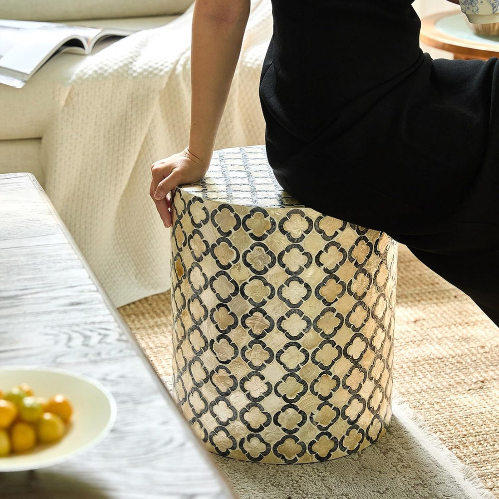 Bedside/Sofa Side Table – Shell-Style Accent Table (Suitable for Living Room,...