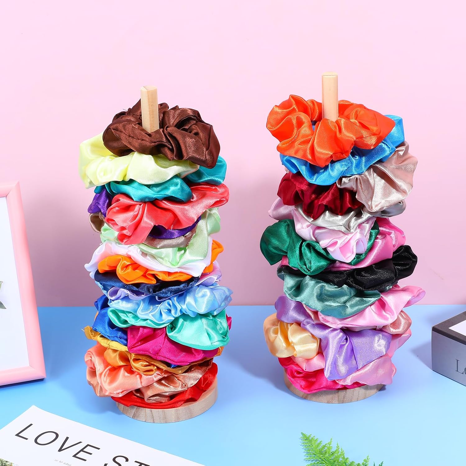2 Pcs Scrunchie Holder Stand Hair Tie Organizer Vertical 15-20 Scrunchies Hairs Accessories Organizer Display Scrunchy Wood Hair Tie Holder Storage for Women Bathroom Bedroom Decor