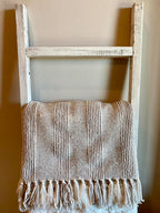 BARNWOODUSA Rustic Farmhouse Decorative Ladder, 72x21x1.63, White Wash | Comes Fully Assembled -- Nothing to build, and no complicated instructions. Item will have 6 rungs that are 18 inches wide.