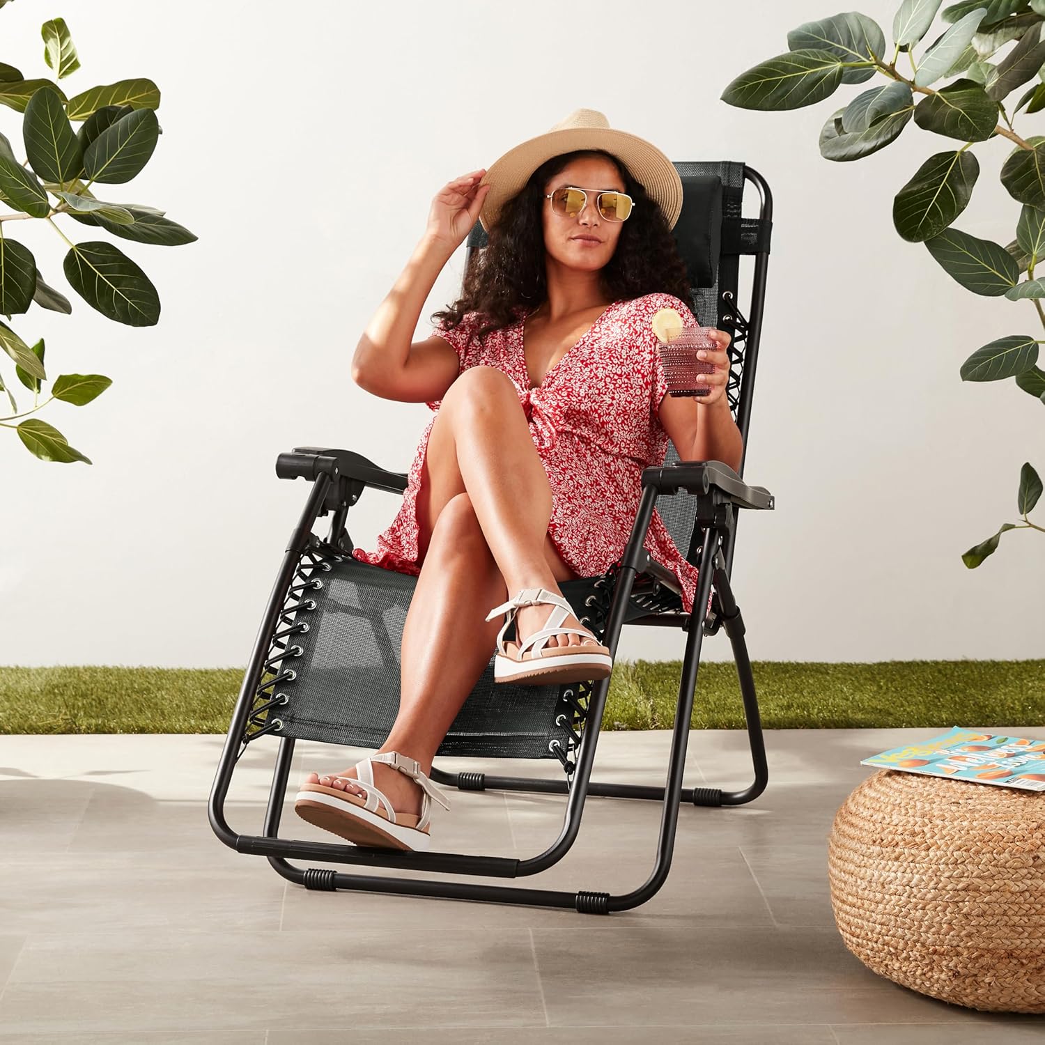 Amazon Basics Zero Gravity Lounge Chair with Pillow, Foldable Outdoor Reclining Chair for Patio and Beach, Weather-Resistant Textilene, 300 lb Capacity, 26", Black